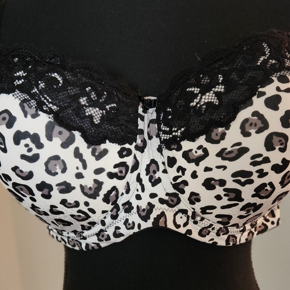 Delta Burke Other - Delta Burke Leopard Print Bra with Black Lace